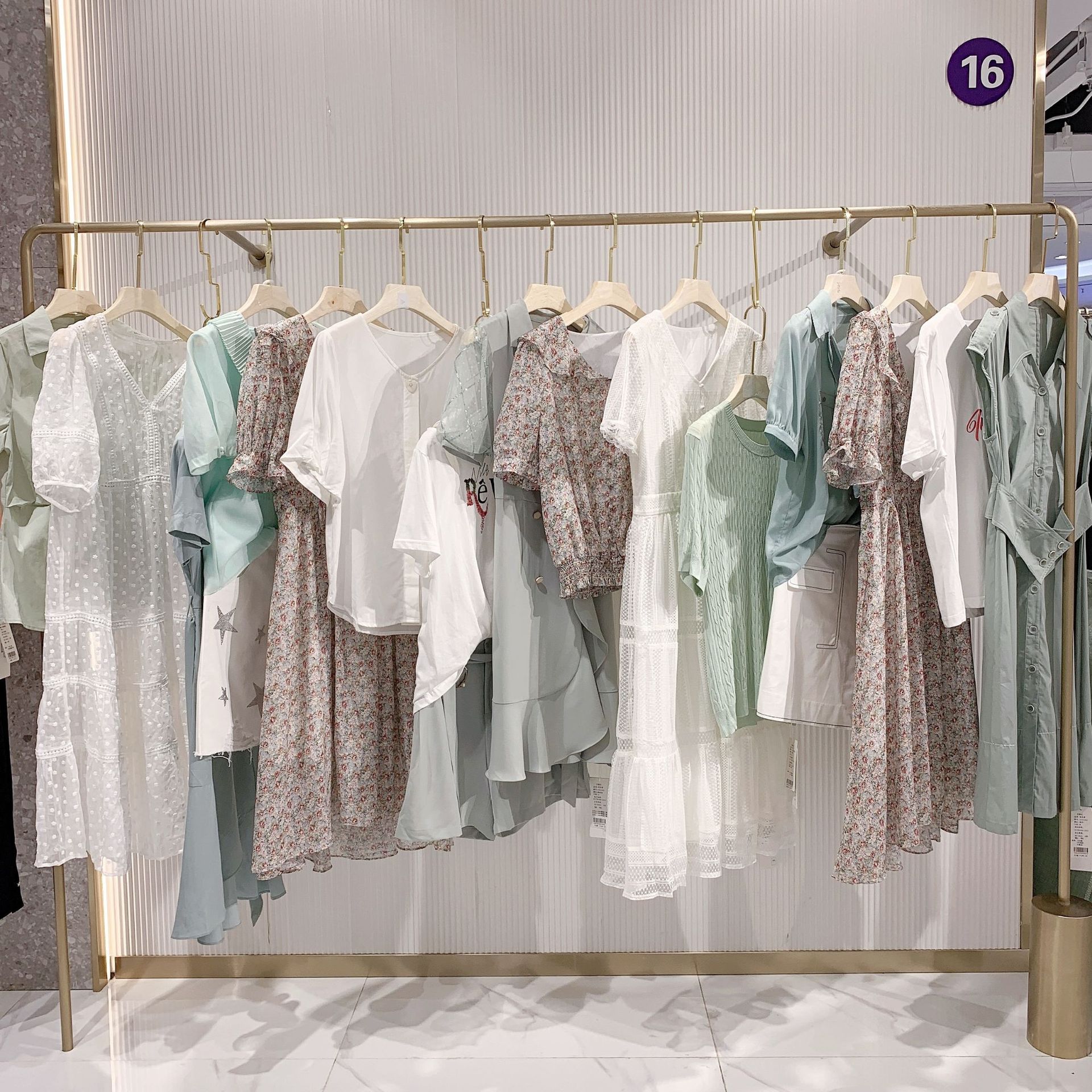 【珂尼莎蔓】22夏广州折扣女装 品牌折扣女装直播货源广州哪里有