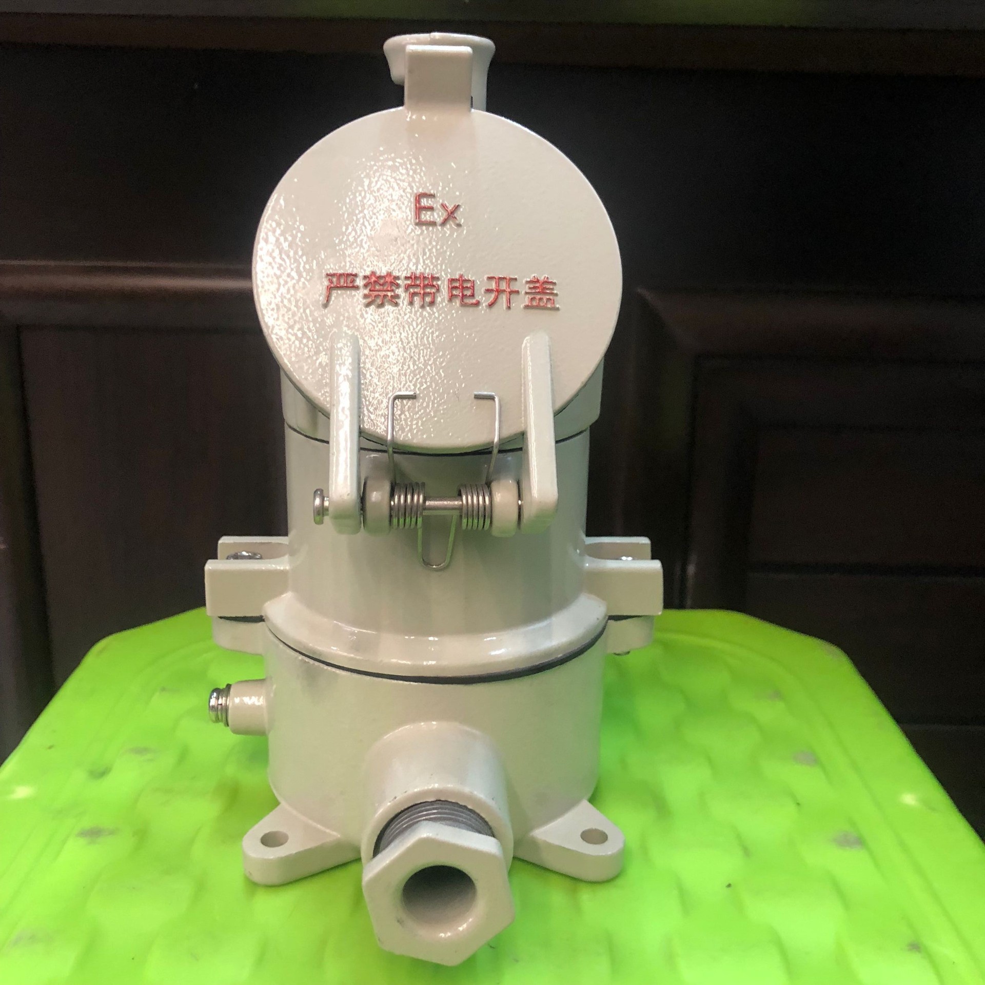 新黎明华荣飞策防爆插销2203801pnpe3pnpe5芯防爆插接装置