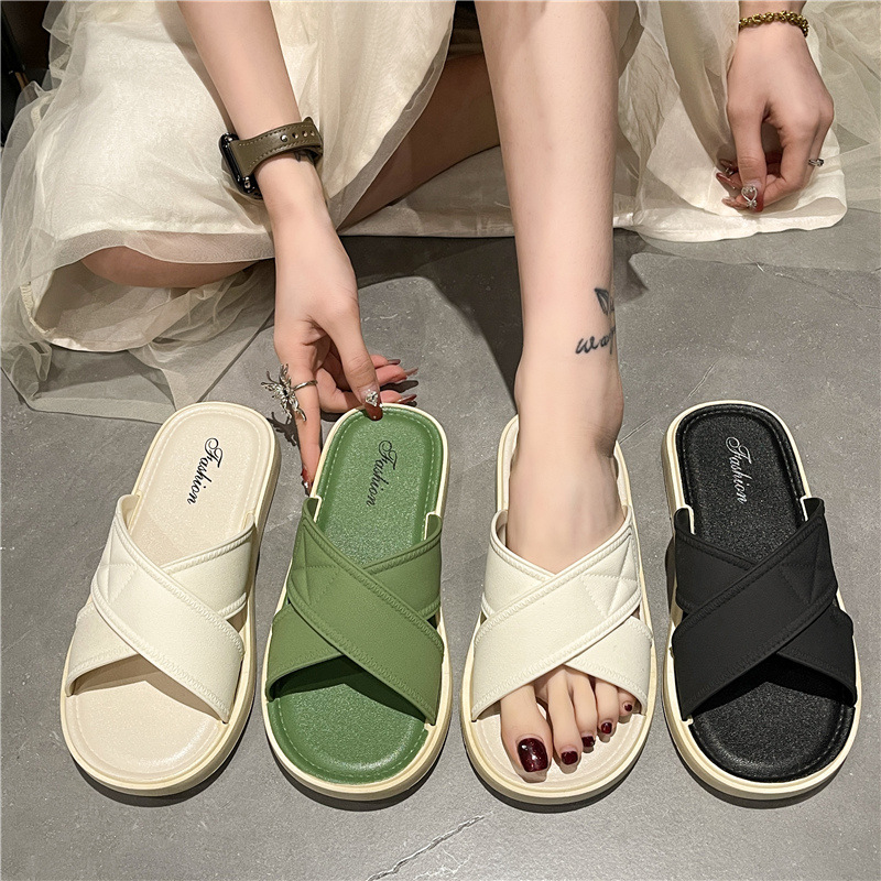 Women's Summer Outdoor Slippers 2023 Korean Casual Internet Celebrity Soft Bottom Cross Strap Fairy Wind Beach Word Lazy Slippers