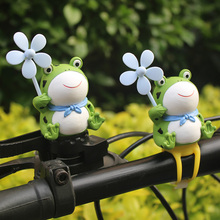 .可爱卖崽小青蛙风车竹蜻蜓电瓶自行汽车载电动摩托装饰品送闺蜜