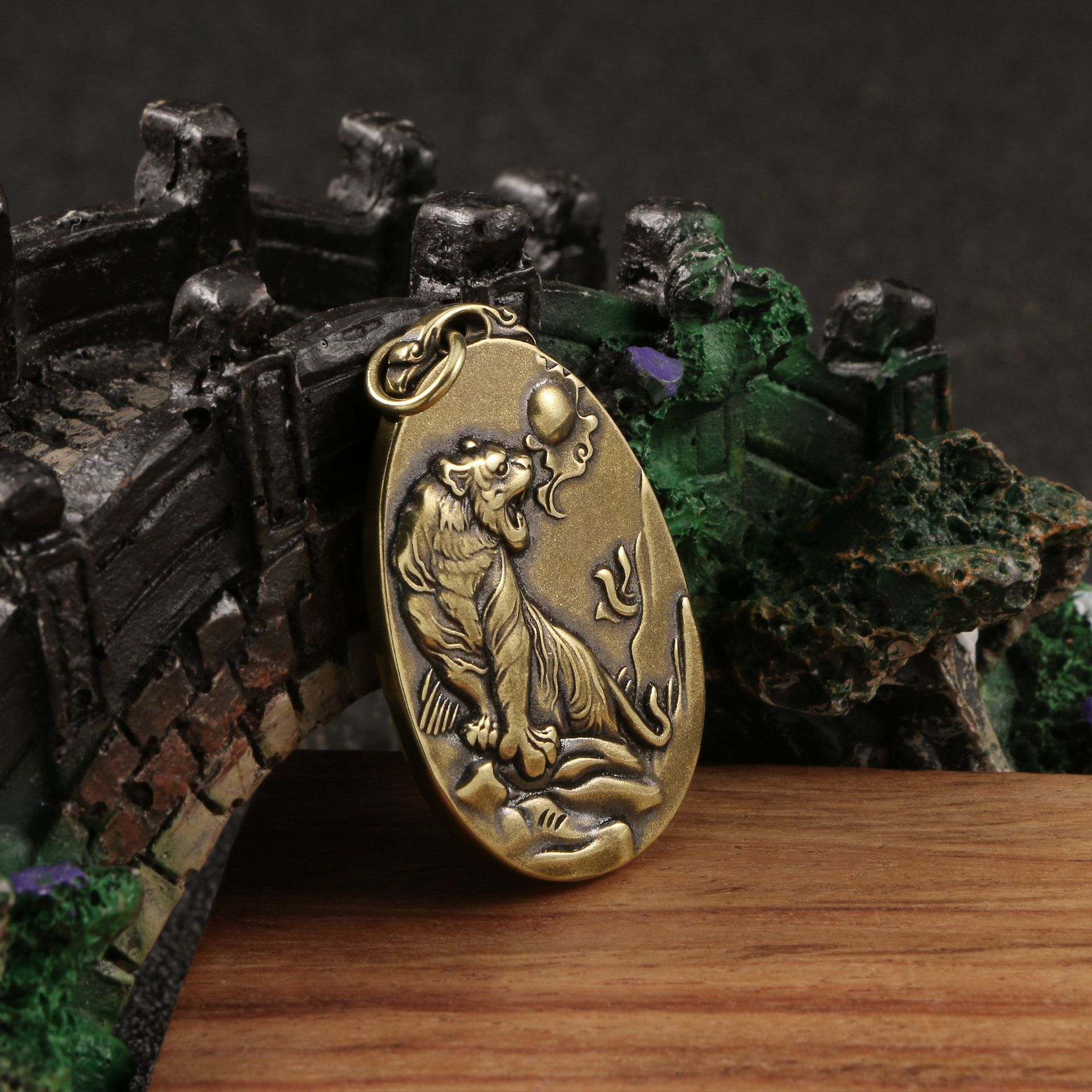 国潮仿古玩做旧黄铜吊牌霸气猛虎逐日虎虎生威 diy钥匙扣挂件吊坠