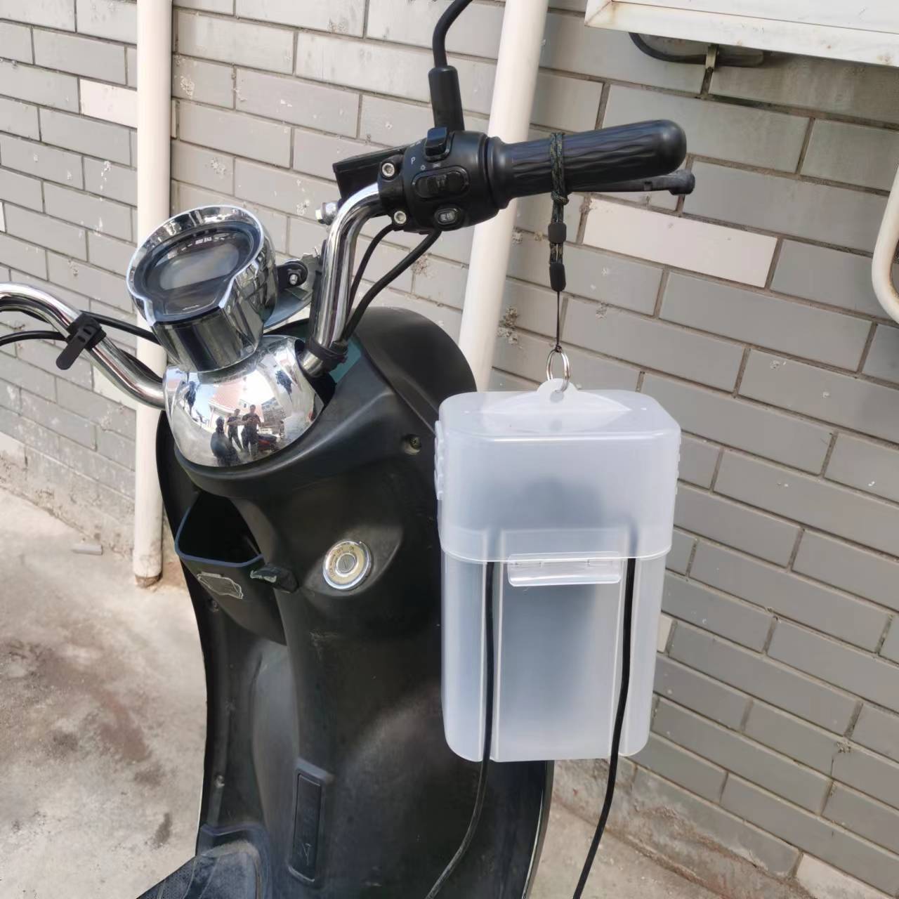 电动车充电器防雨罩通用电瓶车防水盒室外防漏电充电收纳盒防尘罩