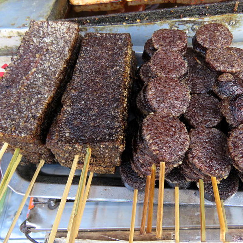 湖南湘西凤凰糯米血粑肠米肠血肠糯湘菜血粑鸭原料油炸馋哭小孩