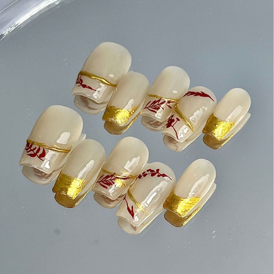 Internet Celebrity Nail Art Hand-Wear Nail Russian Frosted Maple Leaf Yellow High-End Fake Nails Niche Temperament Nail Tip Wholesale