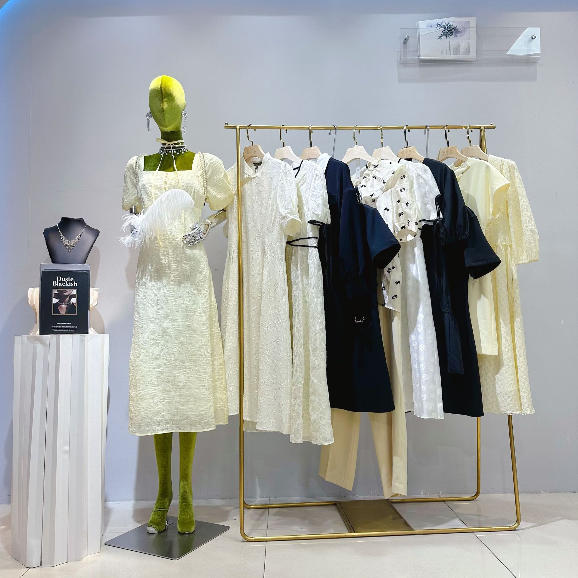 杭州四季青女装尾单尾款清货专柜撤柜剪标女装货源批发品牌尾货