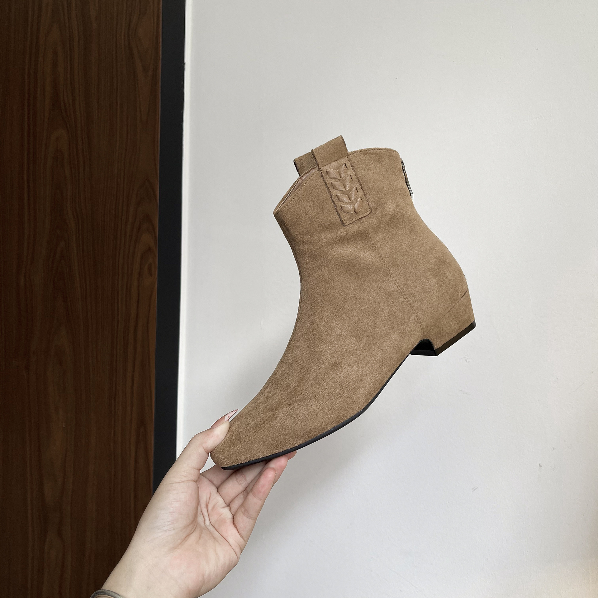 复古绒面方头粗跟西部短靴女25秋新低跟软底V口瘦瘦靴马丁靴滨莉