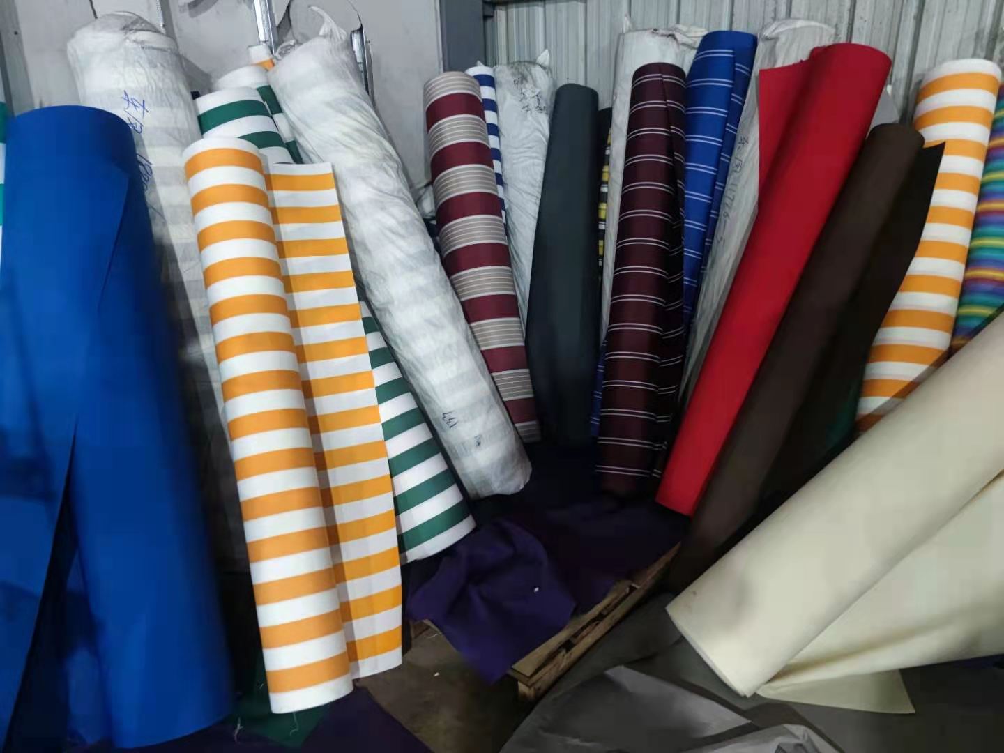 厂家定制伸缩雨棚篷布 遮阳布帐篷面料 奥斯布遮阳篷面料