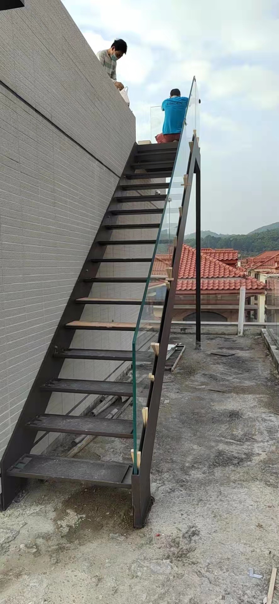 室外楼梯/户外钢梯/双梁楼梯/玻璃楼梯/成品钢结构楼梯/深圳楼梯