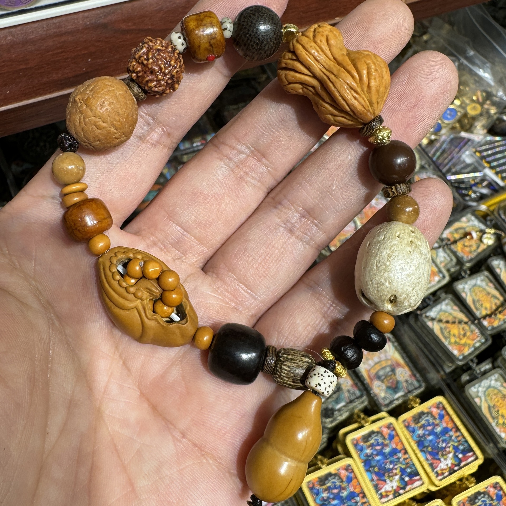 橄榄核无相佛多宝手串搭配沉香凤眼驼骨金刚桃核花生文玩手串手链