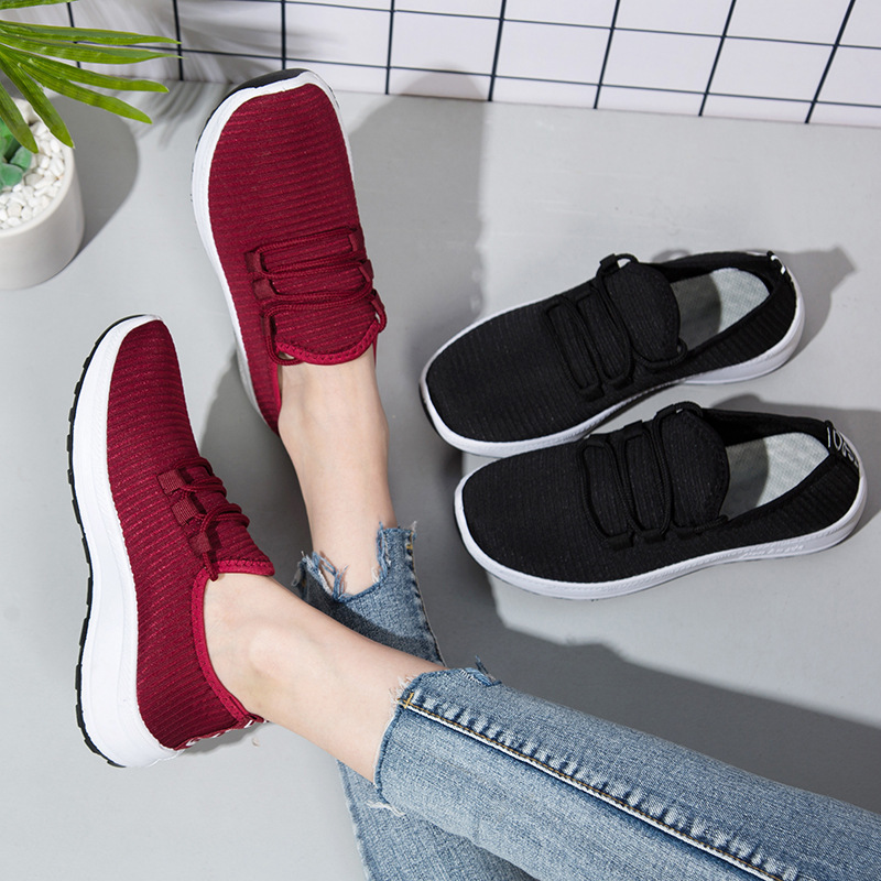 Autumn and Winter New Old Beijing Cloth Shoes Women's Shoes Middle-Aged and Elderly Street Vendor Shoes Exhibition Fair Stall Supply Walking Shoes Wholesale