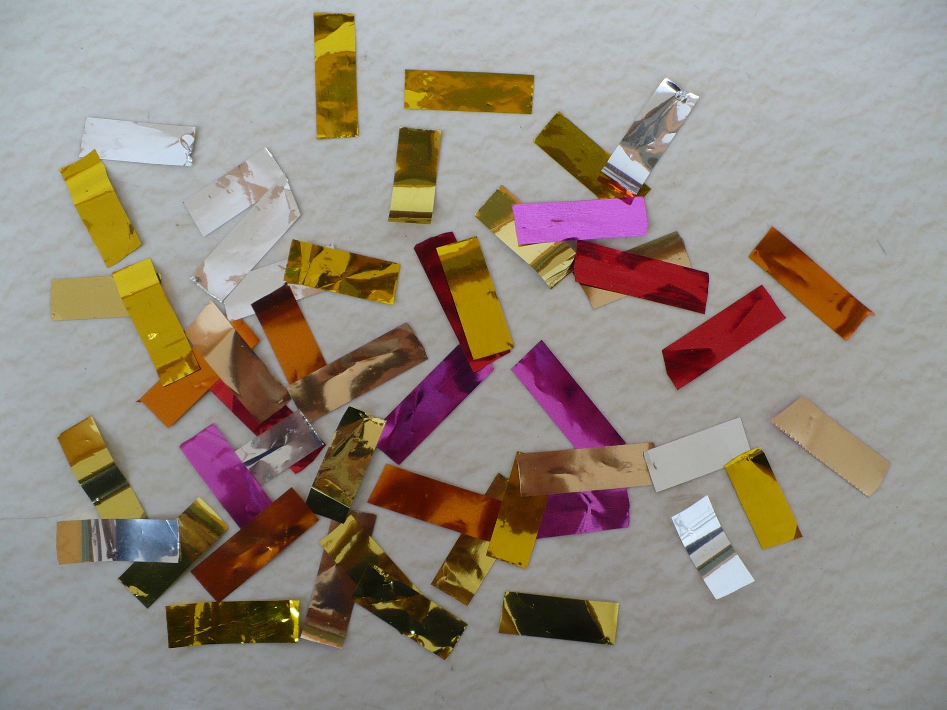 混彩金色电光纸长方片彩虹机气球用深红电光纸2*5cm片状手抛亮纸