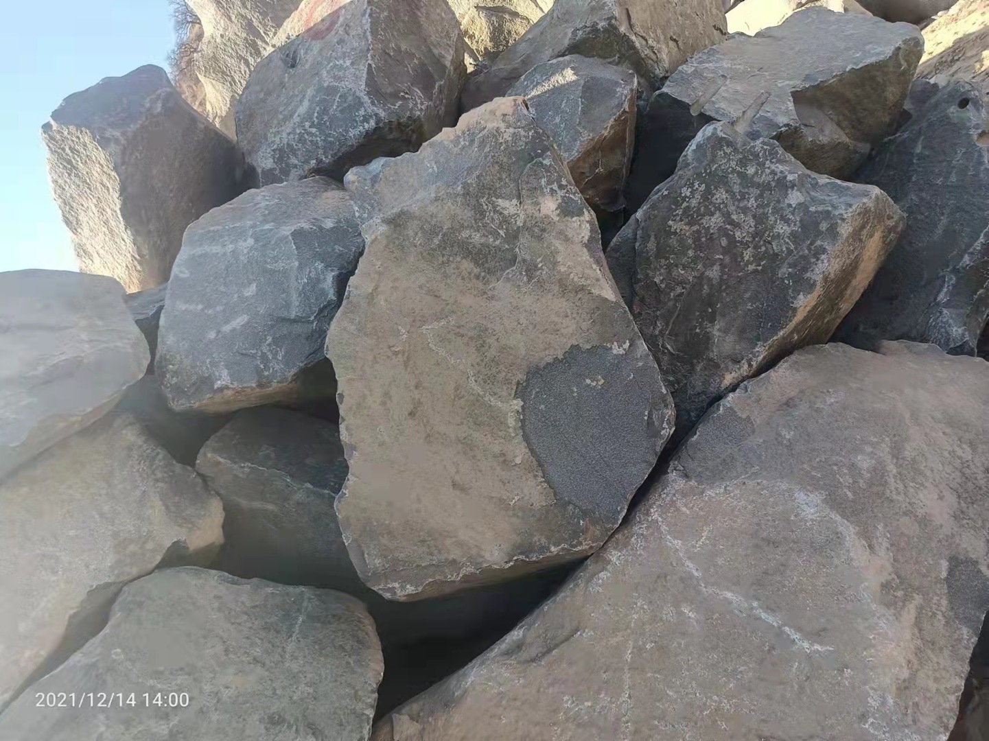 中国山西河北黑石材供应 花岗岩园林假山造景景观石公园置石