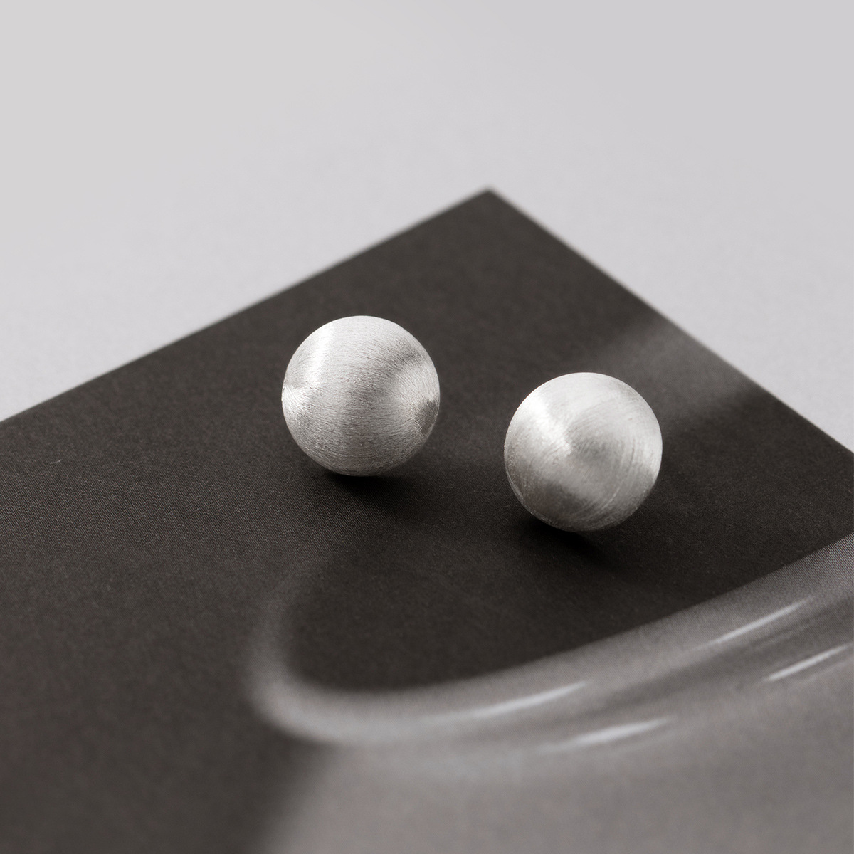 爱洛奇 s925纯银磨砂圆球耳钉几何圆形网红拉丝款ins风耳环m02487