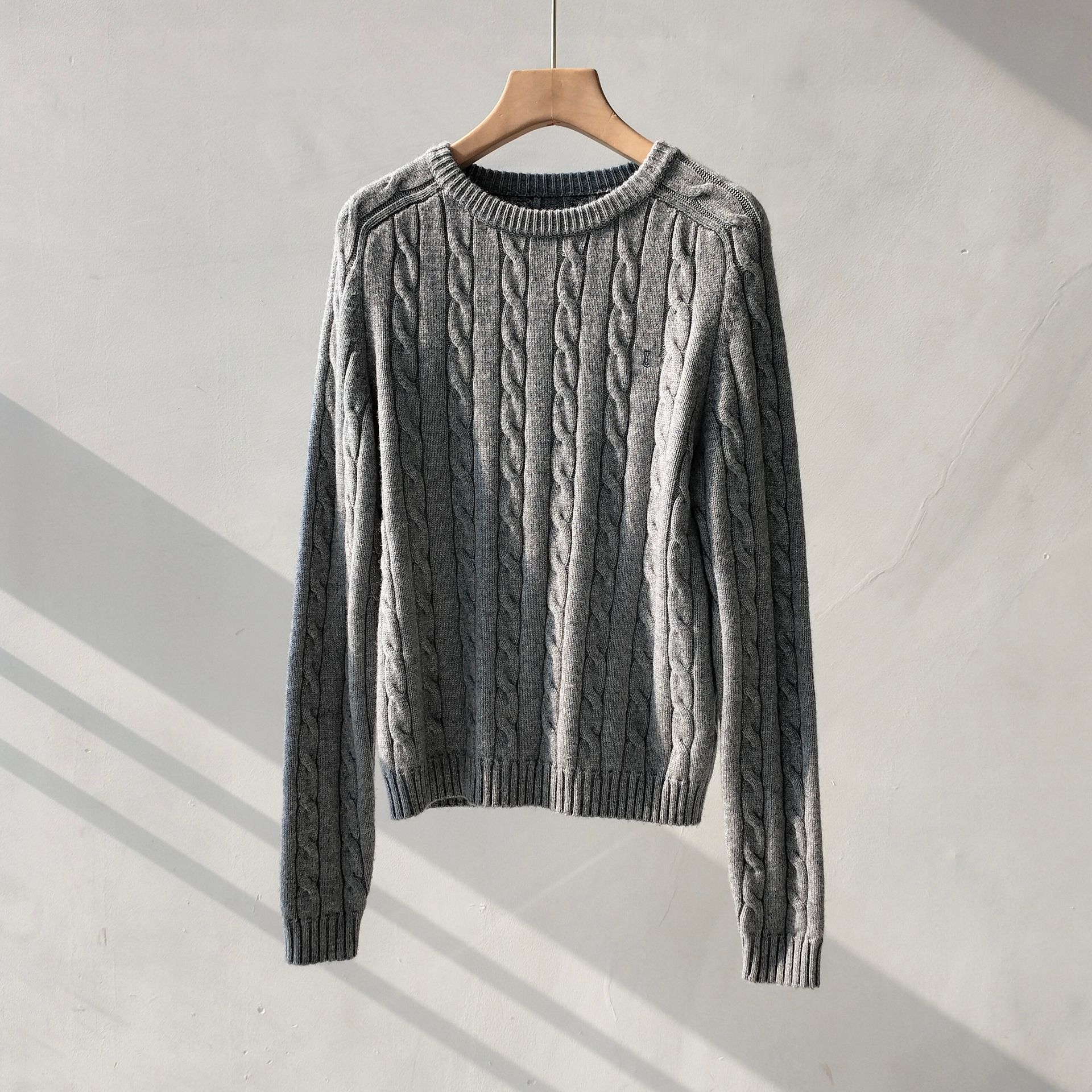 宝绒跨境冬季女装复古英伦风圆领长袖毛衣凯旋门刺绣高端羊绒衫女