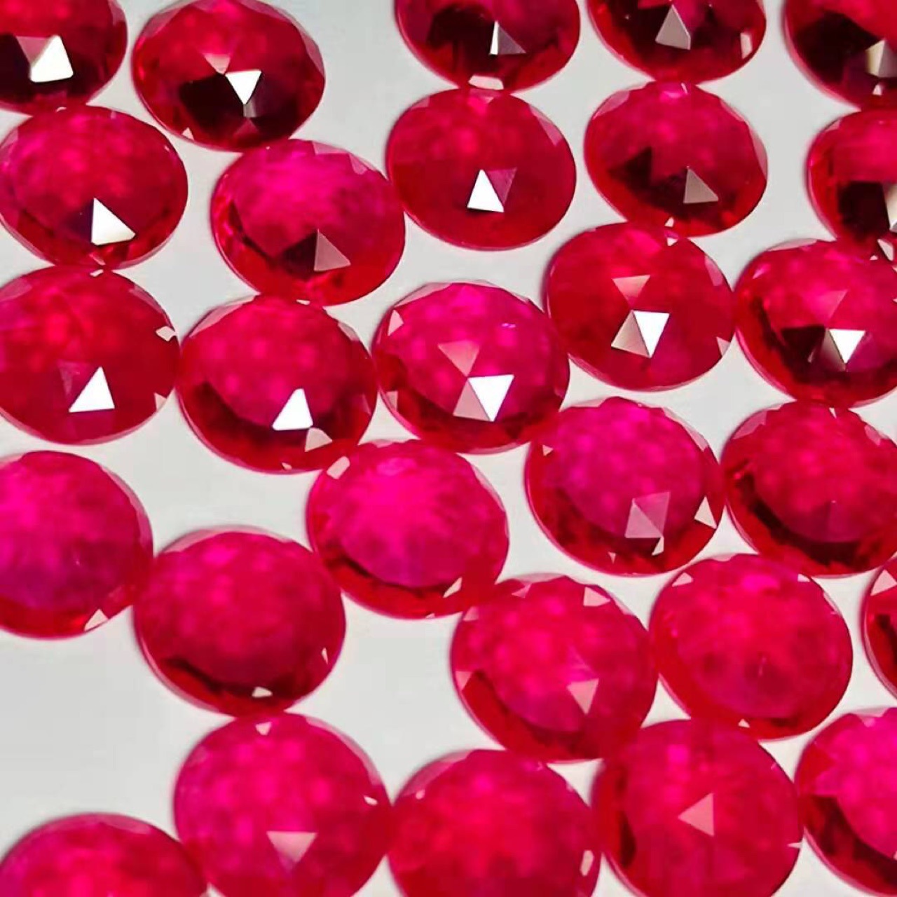 批发合成红宝石红刚玉圆形8mm 平底玫瑰切 厚度3mm