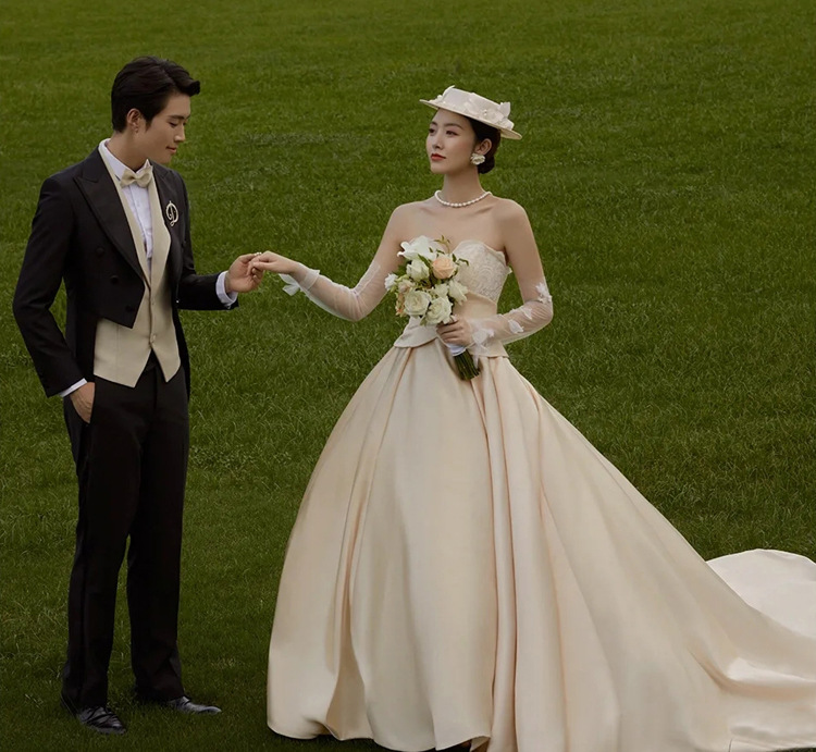 新款影楼外景旅拍婚纱摄影主题服装法式复古情侣写真拍照拖尾礼服
