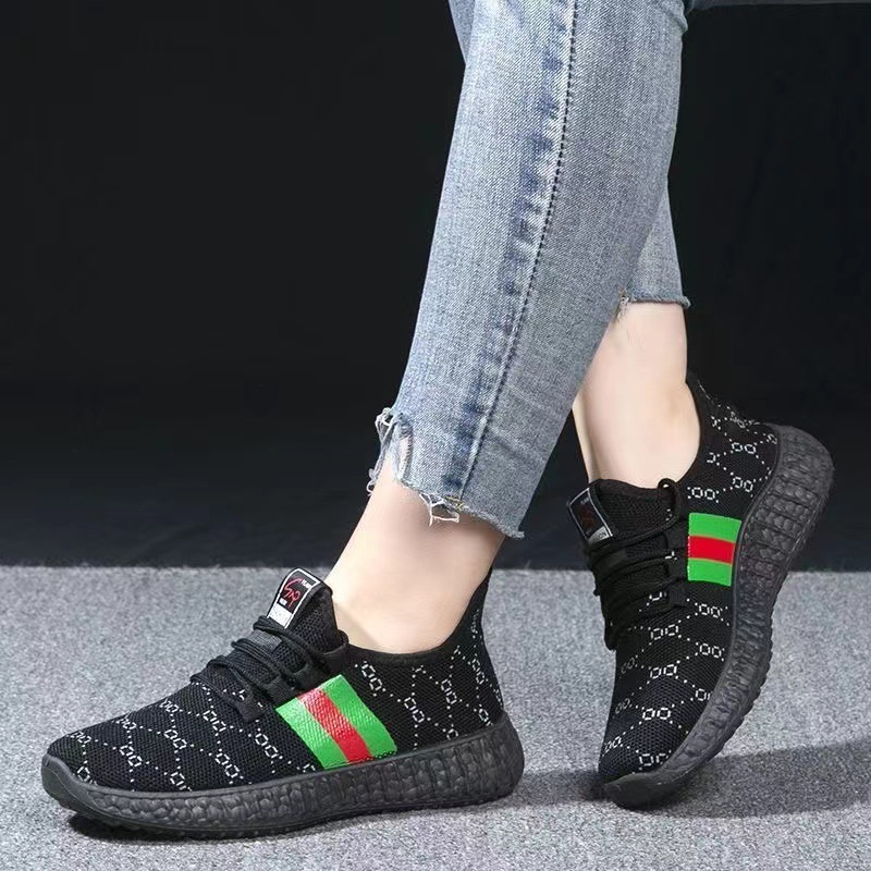 One Piece Dropshipping Spring and Summer New Breathable Yeezy Women's Sports Casual Shoes Fashion Soft Bottom Old Beijing Cloth Shoes