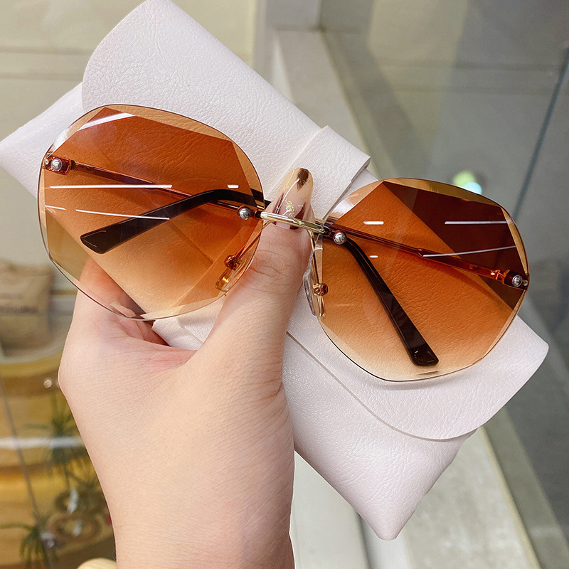 2022 New Irregular Rimless Sunglasses Women's Fashion Metal round Rim Sunglasses Ins Ocean Color Sun Glasses