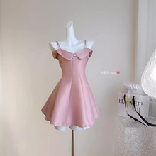MILLAIDI 肉粉色法式吊带裙小个子一字肩收腰连衣裙2024夏季短裙