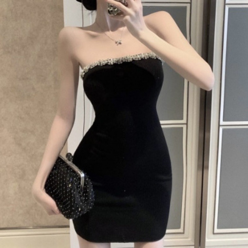 韩版抹胸连衣裙夏2024新款复古包臀裙闪闪水钻一字肩小黑裙女