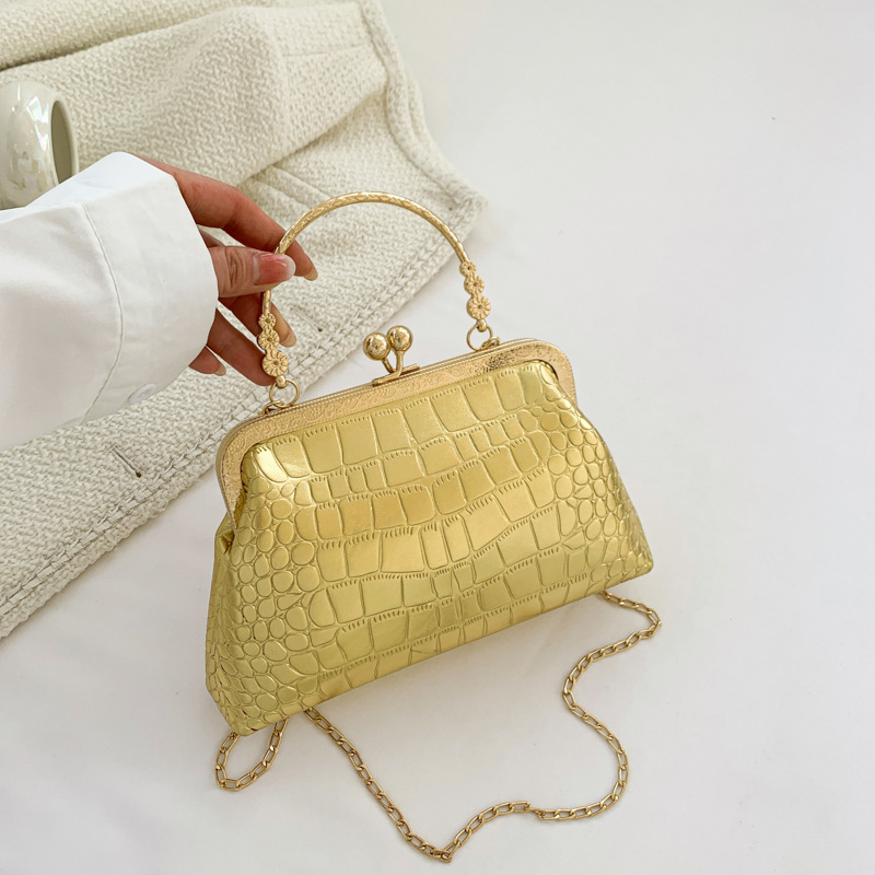 High Quality Bag Women's Bag 2023 New French Minority Shoulder Crossbody Dinner Bag Fashion Chain Shell Handbag