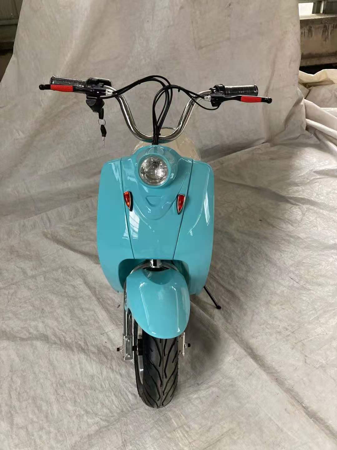 迷你小龟王电动滑板车成人踏板电瓶车厂家批发电动摩托车小型车