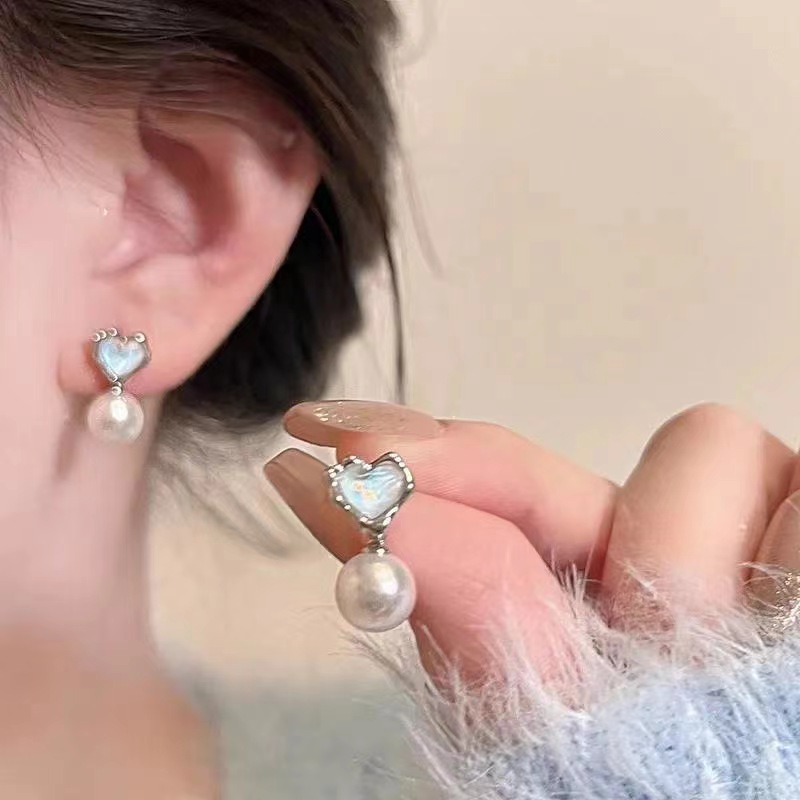 Gentle Style ~ Blue Heart Pearl Stud Earrings Women's 2024 New Temperament Wild High-Grade Earrings Ins Trendy Earrings