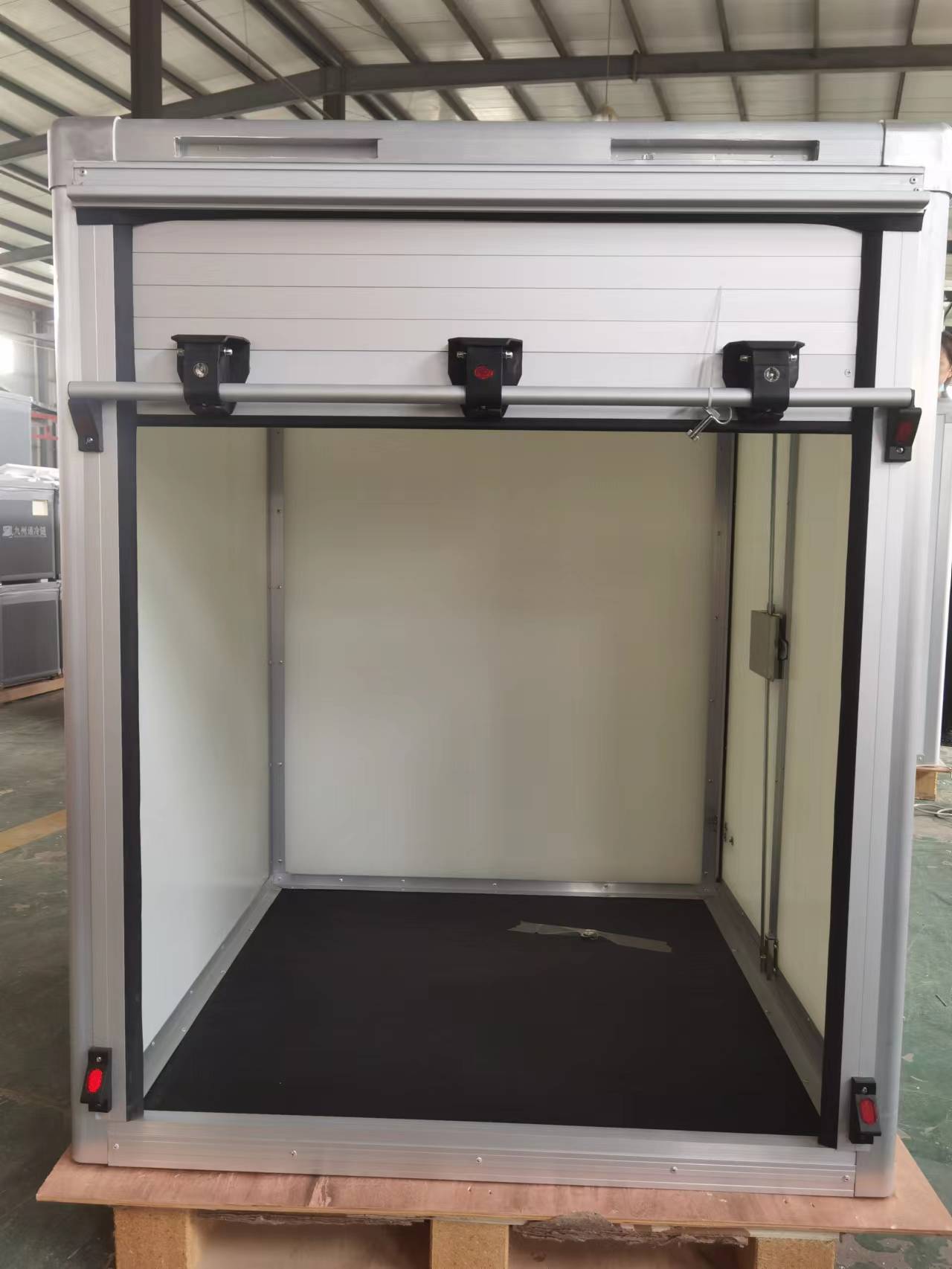 定制车厢,pp蜂窝板车厢,轻量化定制车厢,电动三轮车车厢