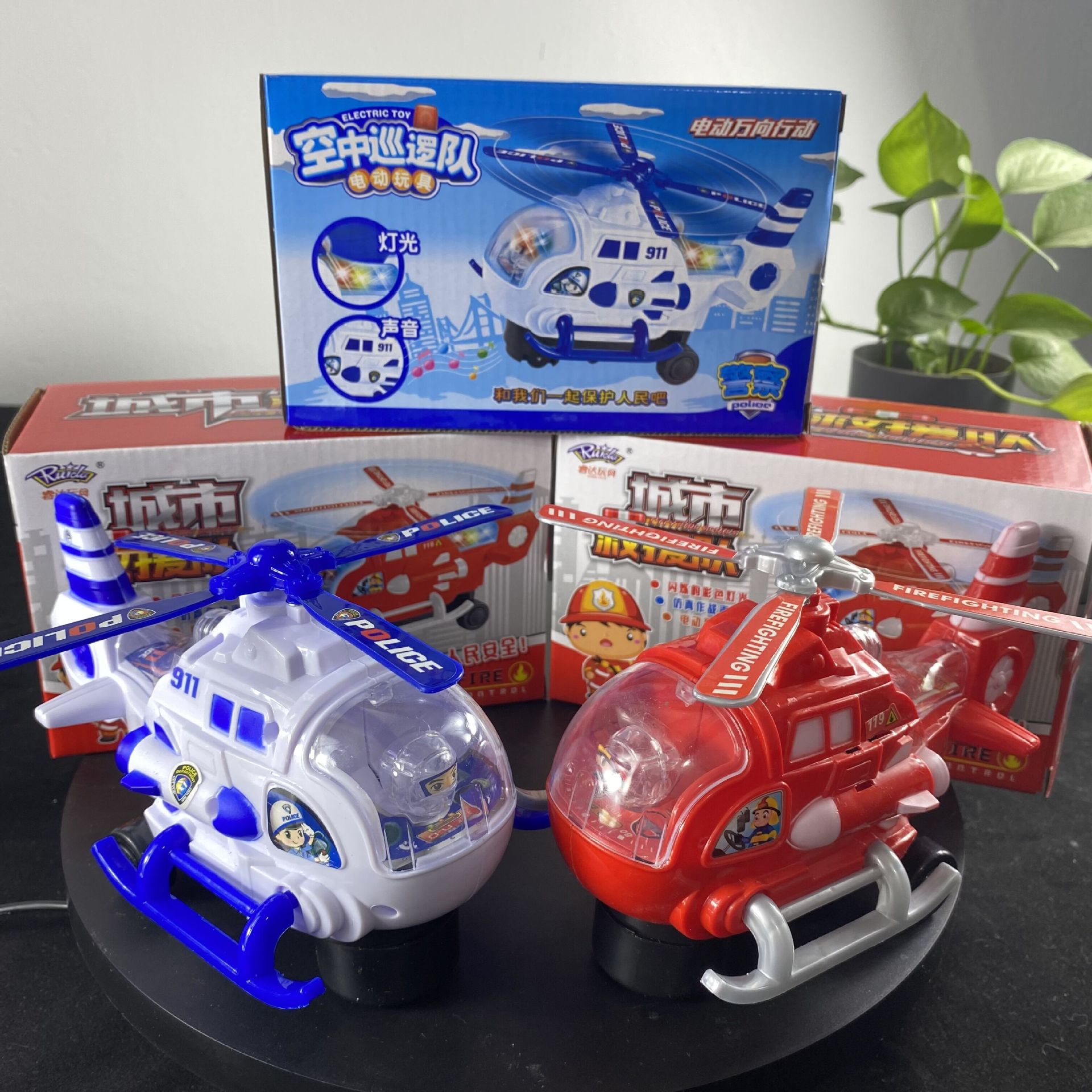儿童灯光音乐飞机电动万向直升机男孩警察玩具车地摊热卖玩具批发