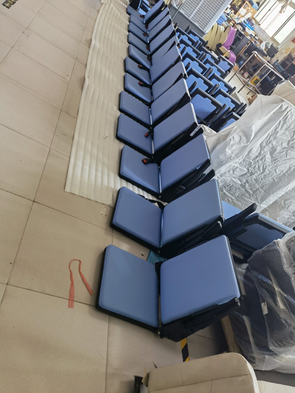 厂家供应汽车座椅 材质可选救护车折叠椅价格优势折叠椅