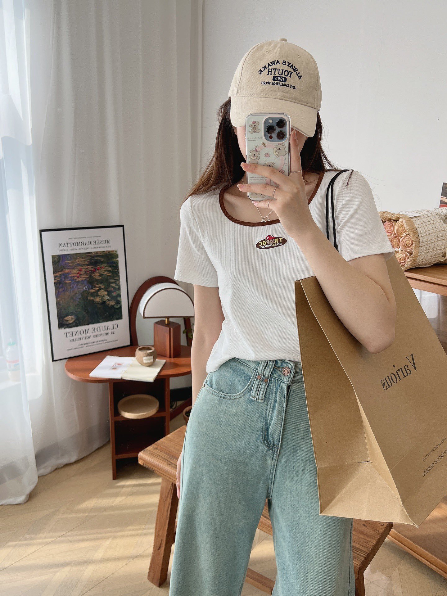 春夏新品女款正肩宽松方领半袖休闲百搭简约纯色小熊刺绣短袖t恤