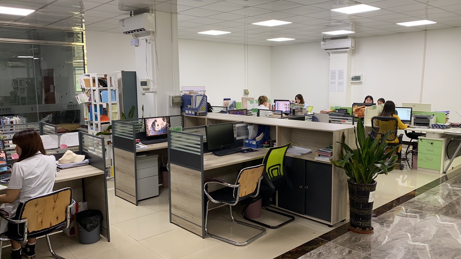 办公室-1.jpg