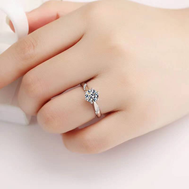 金六福pt950铂金钻戒戒指莫桑石天使之吻心形男女18k白金求婚钻戒