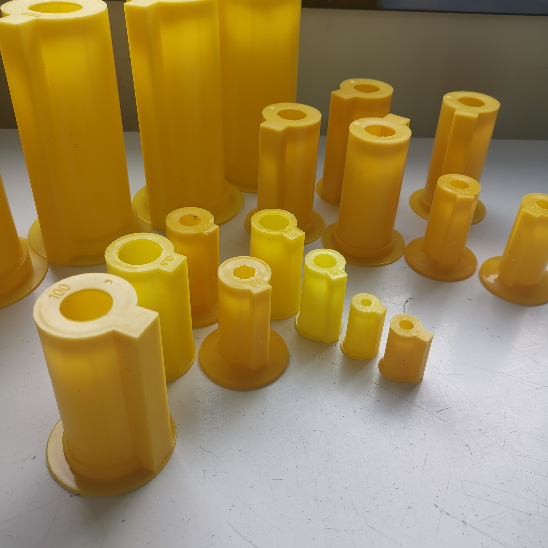 13成交6700个电机轴减速机用塑胶保护轴伸护套电机塑料保护轴套 黄色