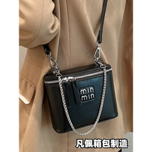 今年流行手提盒子包包女2024新款韩版小众时尚质感链条斜挎水桶包