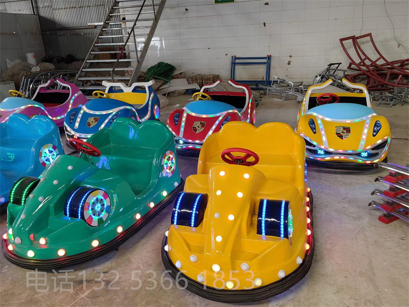 现货儿童广场电瓶碰碰车玻璃钢双人电动游乐对碰车移动摆摊玩具车