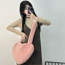 新款韩国包包ins时尚水貂毛毛包女包心形可爱包包斜挎毛绒单肩包