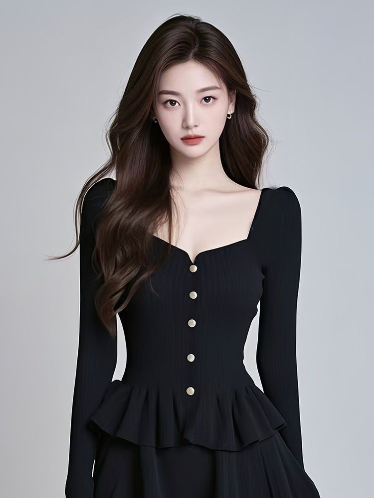 春季新款冷淡系独特别致黑色连衣裙女法式设计感收腰显瘦连衣裙女