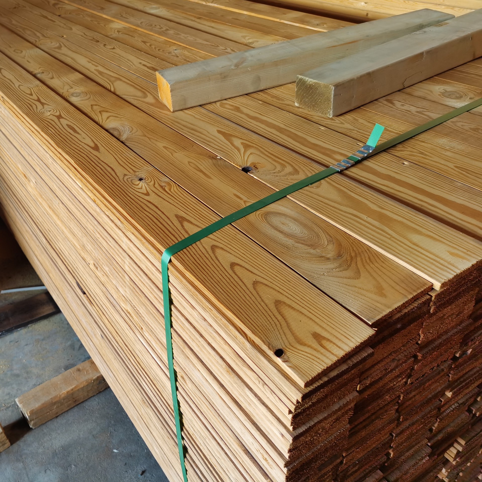 户外深度碳化木防腐木赤松芬兰木防腐木板实木松木板园林木板批发