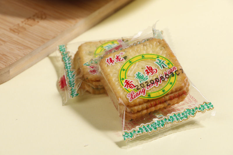 伟龙香葱鸡片饼干散装批发巧克力牛奶芝士薄脆小零食休闲大礼包