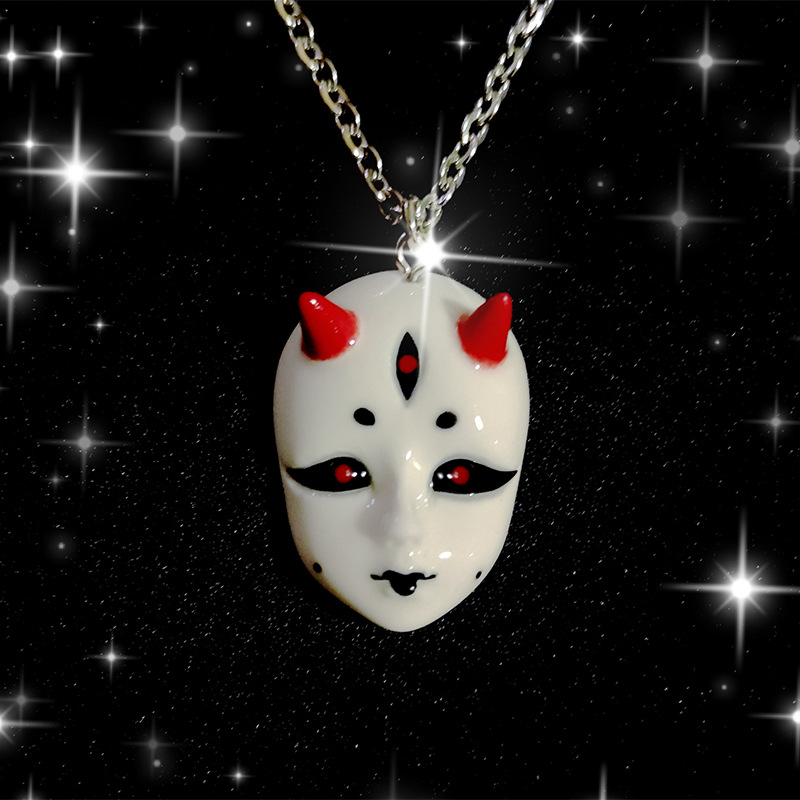 暗黑系守护灵三眼恶魔陶瓷手绘娃娃人脸鬼面具项链万圣节诡异吊坠