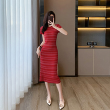 名媛夏装新款圆领短袖过膝针织连衣裙红色条纹裙修身显瘦包臀长裙