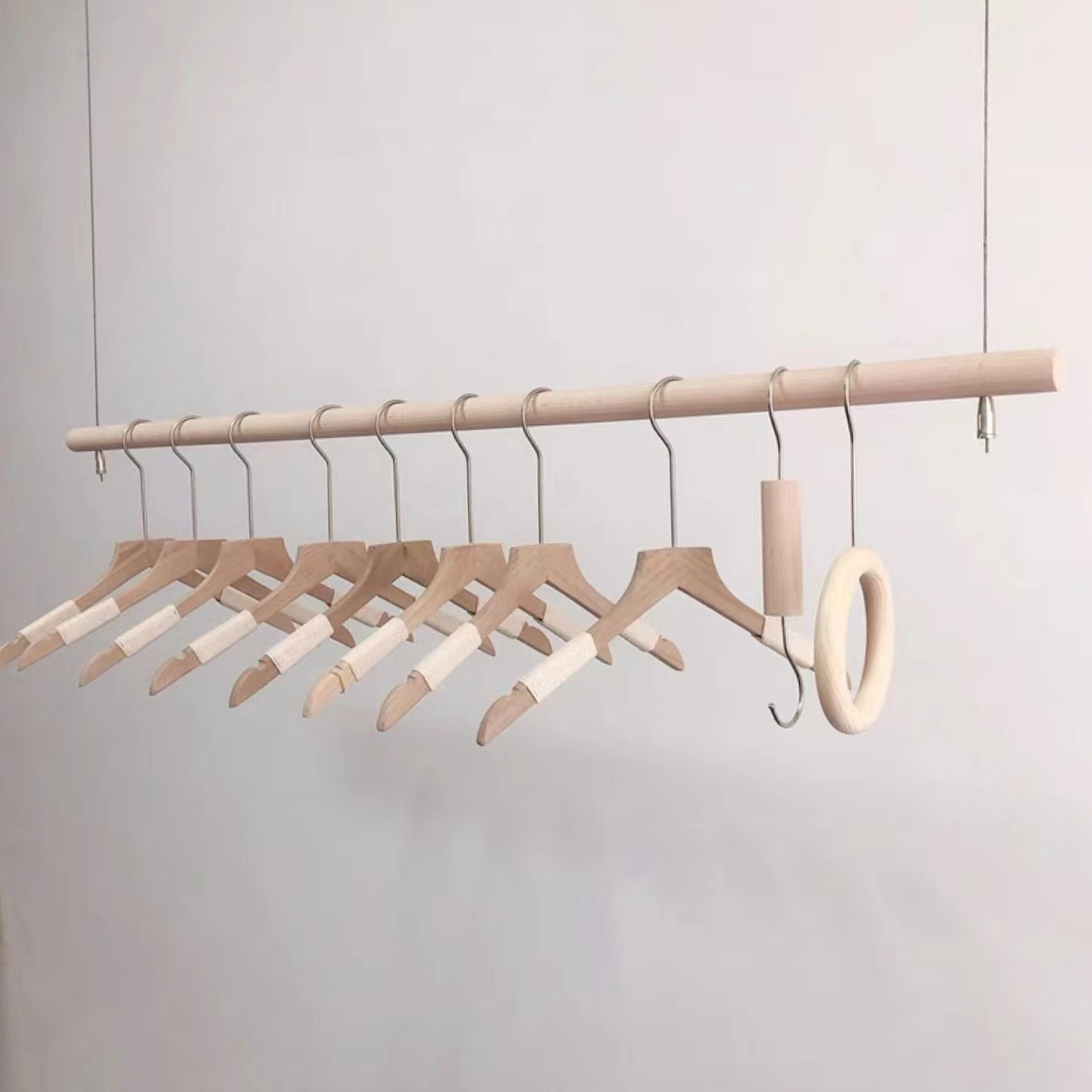 服装店展示架挂衣杆女装店悬挂吊杆上墙橱窗吊架童装店挂衣架实木