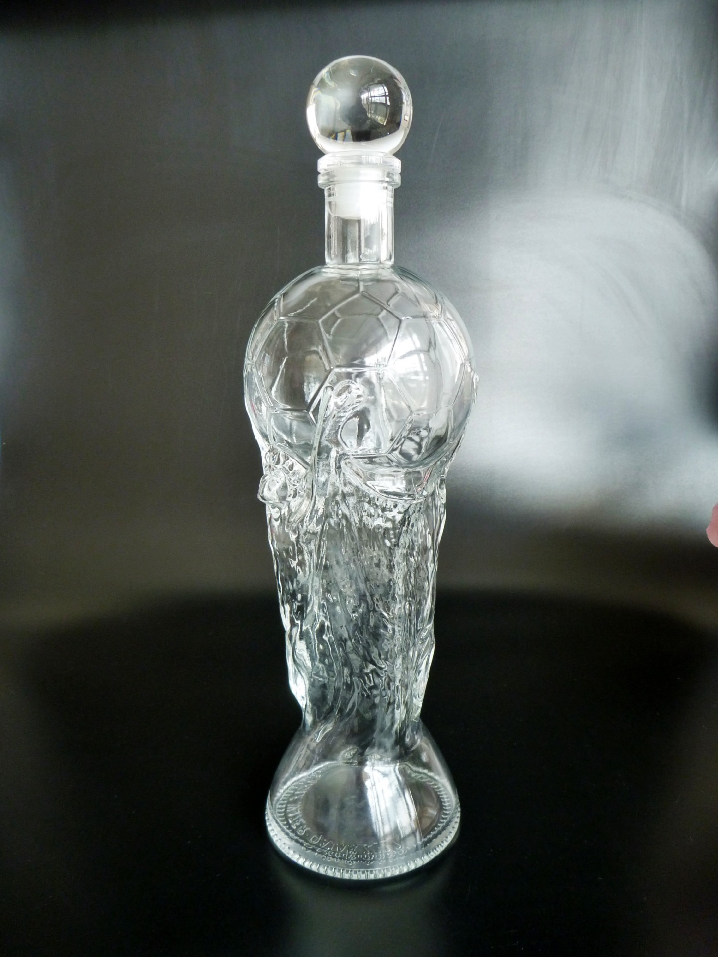 定做750ml饮料瓶 工艺玻璃瓶 内雕刻玻璃工艺品 足球世界杯纪念品