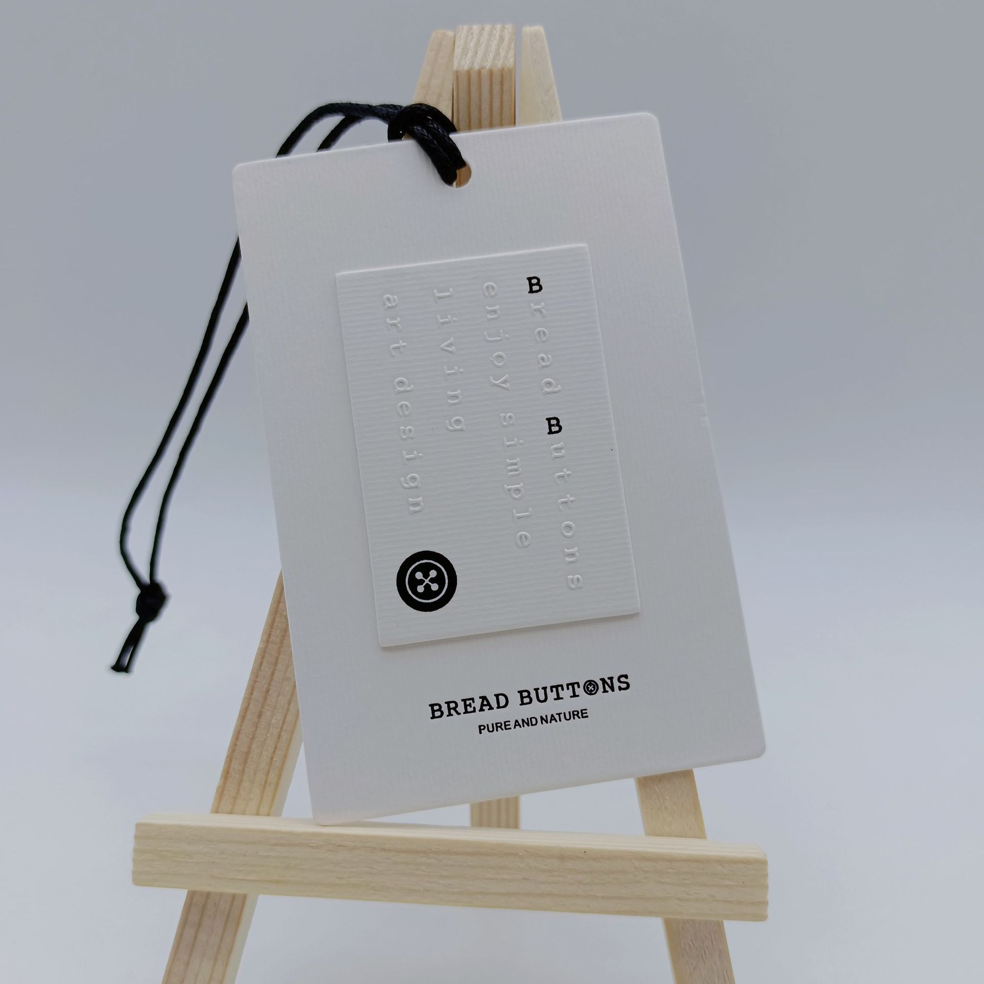 吊牌简约风激凸效果 服装挂牌商标印刷 logo免费设计辅料定 制