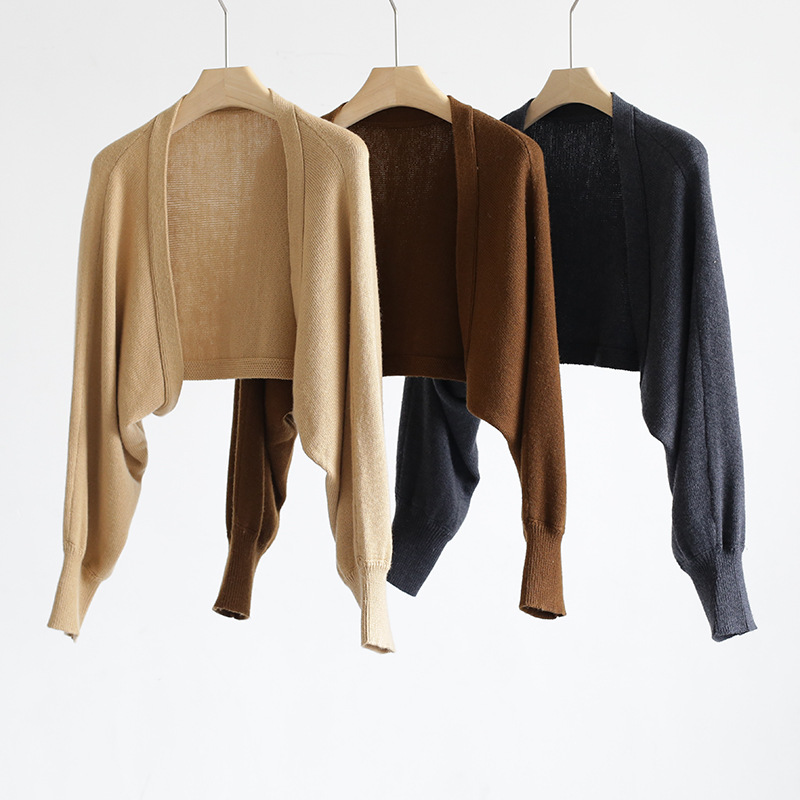 秋冬美拉德穿搭时髦蝙蝠袖短款针织披肩外套洋气外搭纯色知性披肩