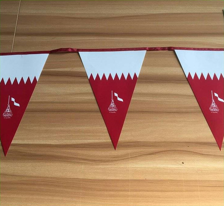 外贸出口卡塔尔国庆吊旗双面纸质串旗20丝pvc户外三角串旗