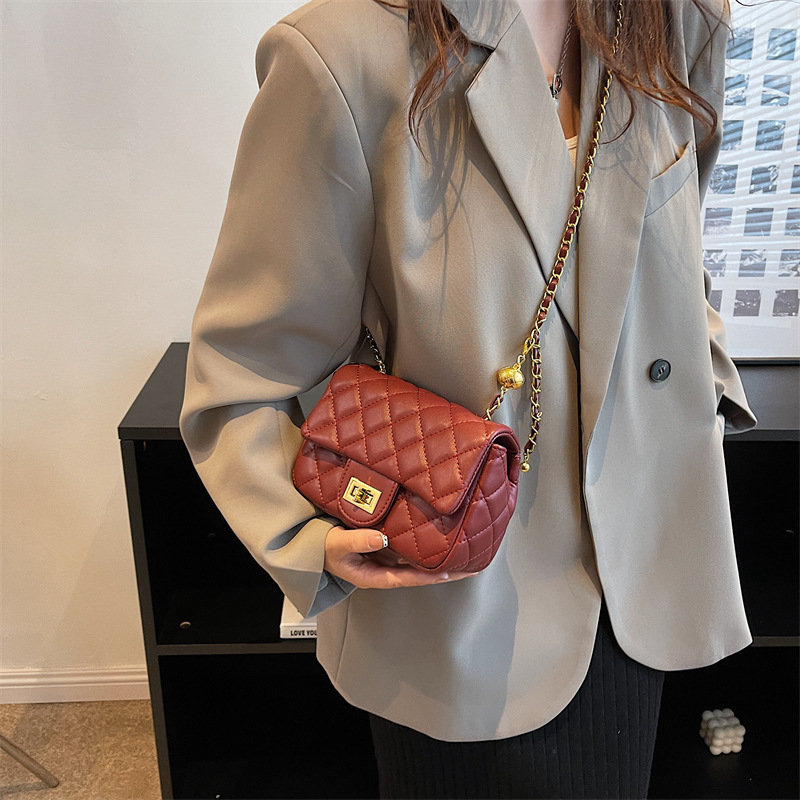 Classic Style Rhombus Chain Bag 2022 New Fashion Crossbody Small Golden Balls Bag Retro Twist Lock Shoulder Bag Foreign Trade