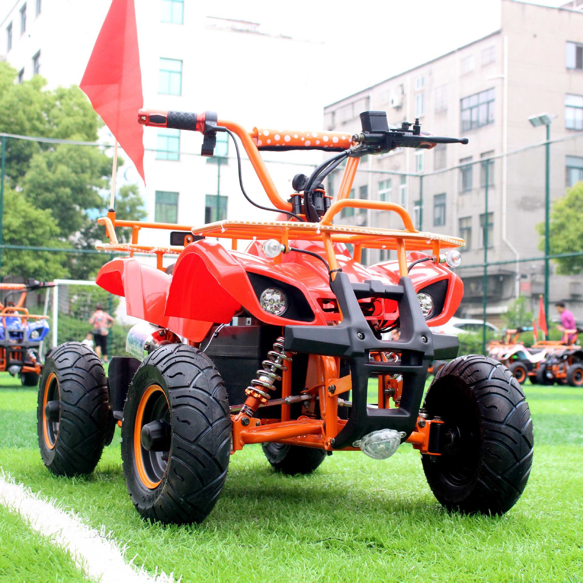 电动迷你小小公牛沙滩车广场公园场地出租小型双人越野儿童电瓶车
