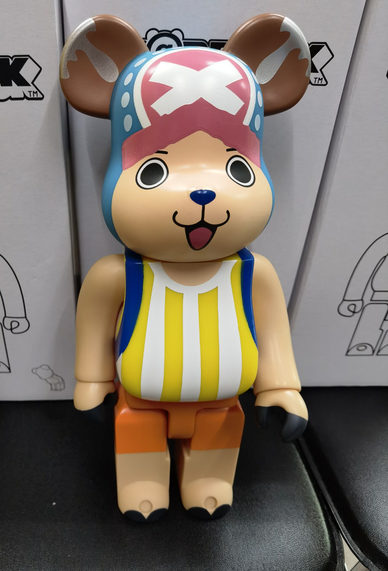 bearbrick400%两年后乔巴暴力熊积木熊桌夜光牛奶妹摆件手办搪胶